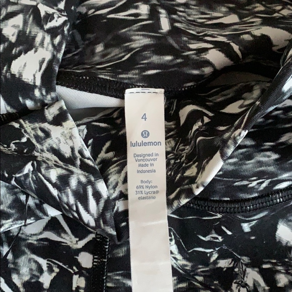 Lululemon wunder under - liquid platinum - EUC - Picture 5 of 6
